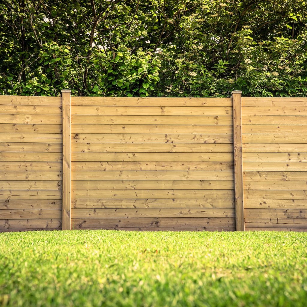 Picture of: Man Shares His ‘Cheapest’ Fence You Can Build Yourself – Dengarden